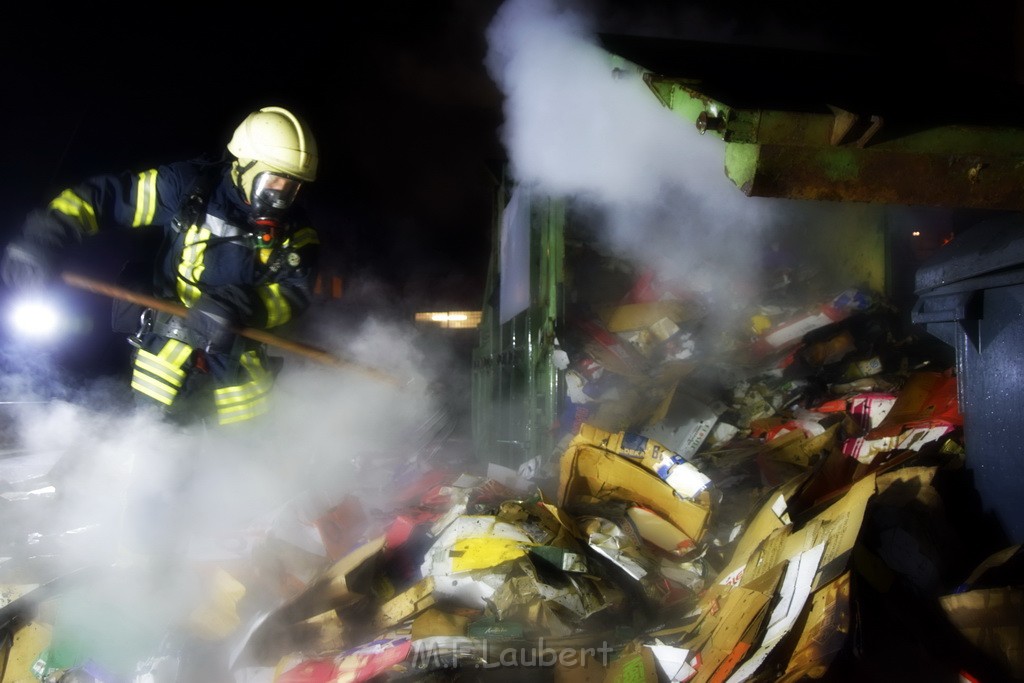 Feuer Papp Presscontainer Koeln Hoehenberg Bochumerstr P347.JPG - Miklos Laubert